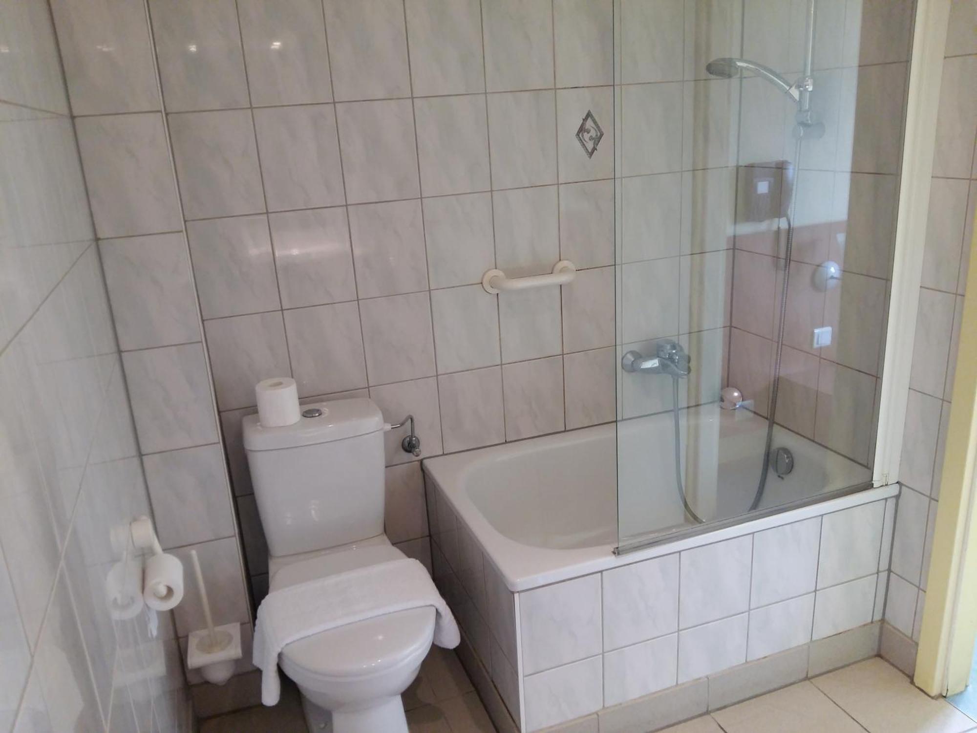 Hotel Restaurant Niemerich Pulversheim Room photo