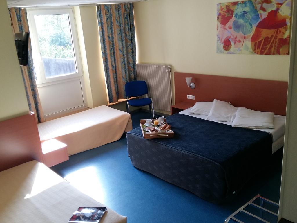 Hotel Restaurant Niemerich Pulversheim Room photo