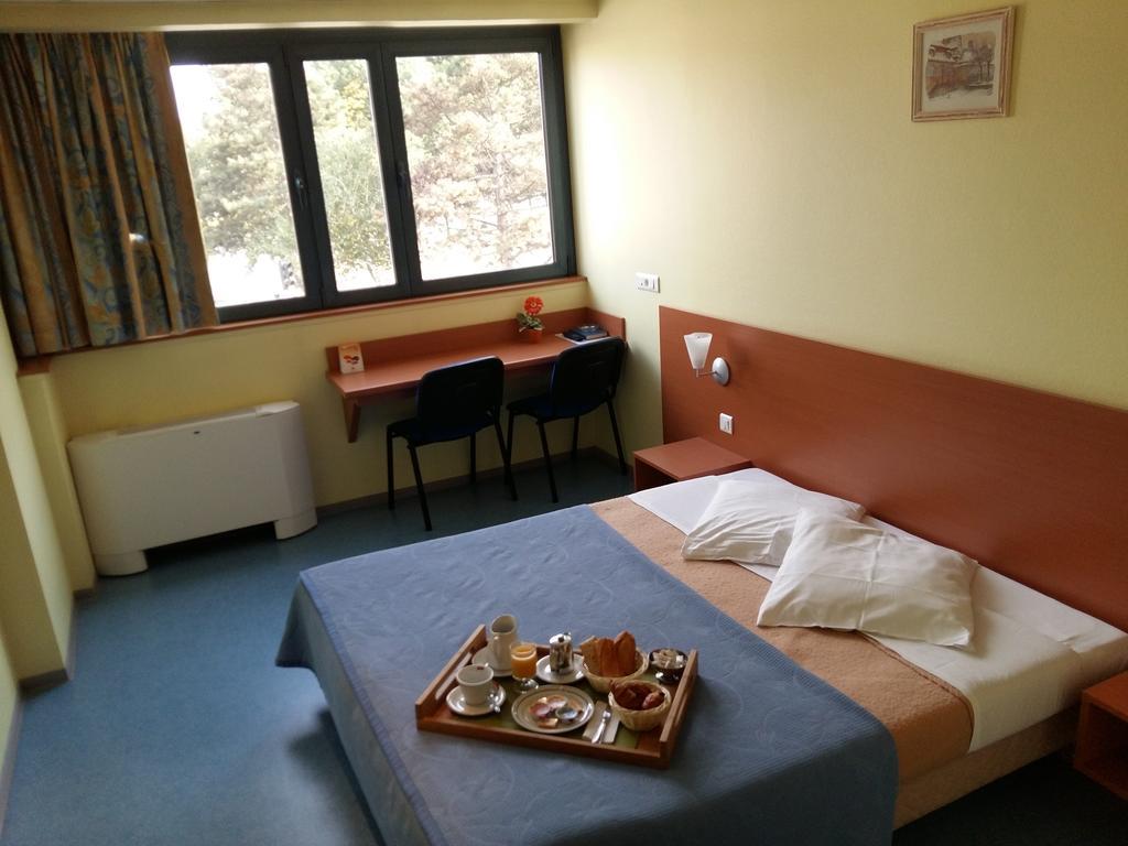Hotel Restaurant Niemerich Pulversheim Room photo